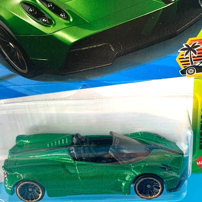 HOT WHEELS 2026 '17 PAGANI HUAYRA ROADSTER METALFLAKE GREEN 101