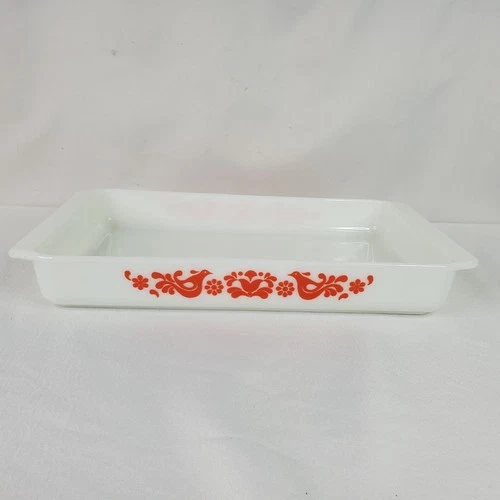 Vintage Pyrex 933 Lasagna Baking Dish Friendship Red Bird Milk Glass 13.5 x 8.75
