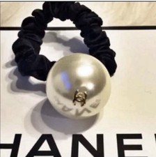 CHANEL CC LOGO NEW Pearl Hair Scrunchie w/authenticity stamp