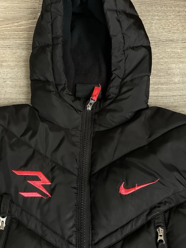 耐克夹克女孩 8 - 10 小号黑色冬季外套 Puffer 3 品牌耐克夹克 — 第 4/4 张图片