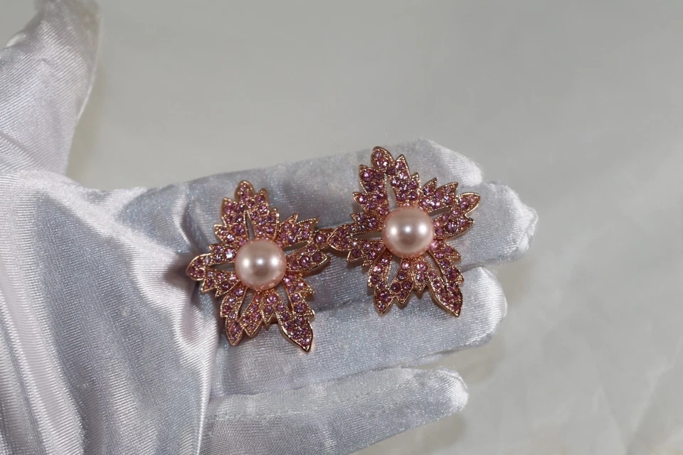 Fab! KJL KENNETH JAY LANE pink rhinestone faux pearl flower earrings clip on - Image 3 of 4