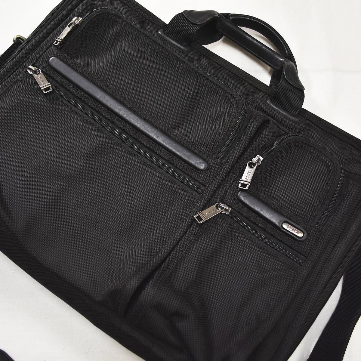 Tumi Large Capacity Compact Screen Computer Brief… - image 7