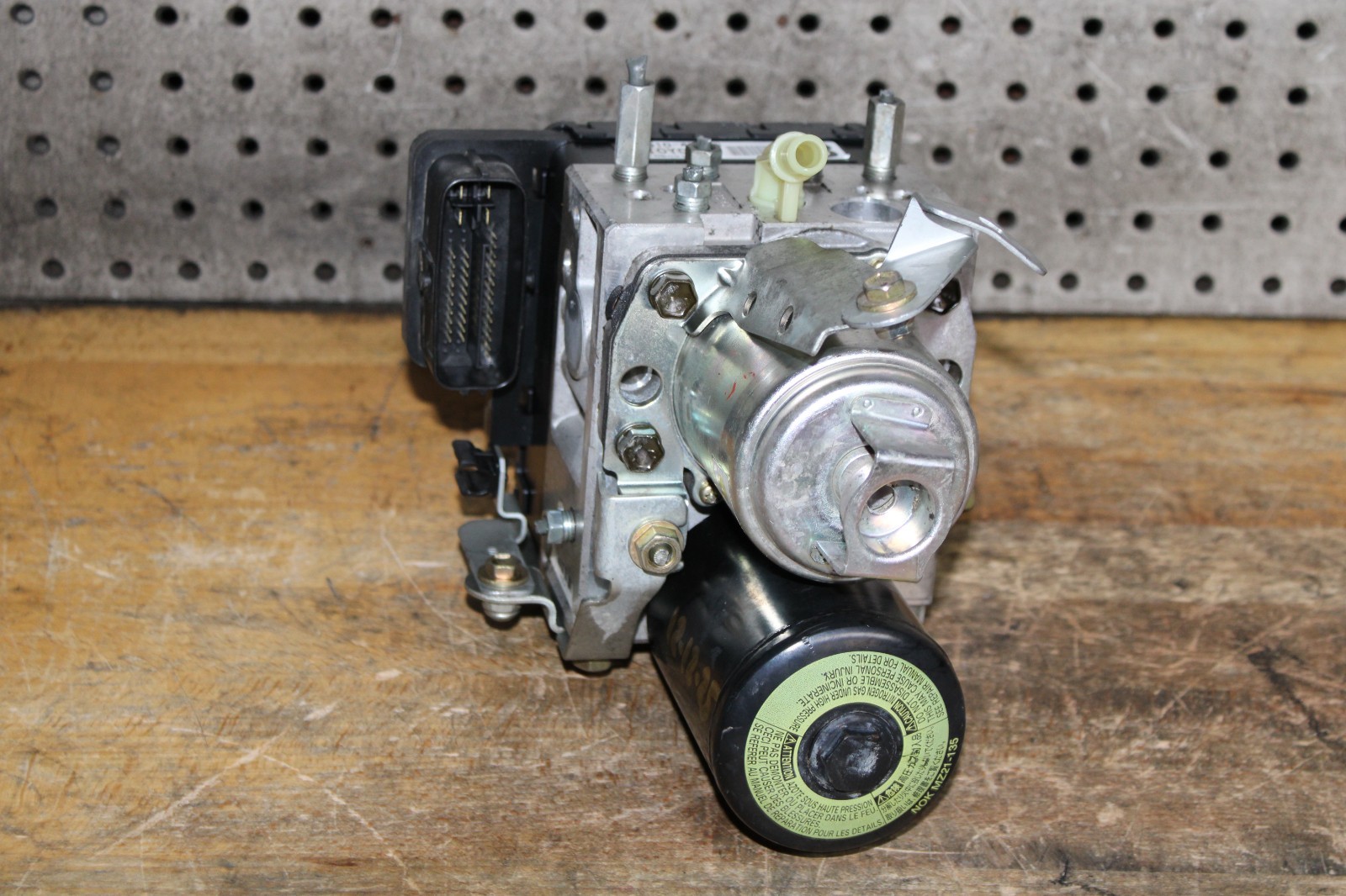 2006 TOYOTA PRIUS HYBRID ABS BRAKE PUMP SYSTEM HYDRAULIC ANTI LOCK OEM