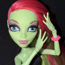 Monster High VENUS McFLYTRAP Music Festival Doll w/ Dress Shoes & Bracelet