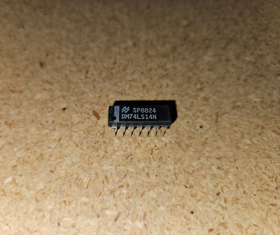 2x Fairchild Semiconductor IC DM74LS14 HEX Inverter LS-TTL, 14 Pin, Plastic, SOP