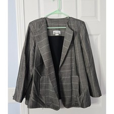 Fabrications Womans 2 Piece Blazer & Skirt Set. Size Medium