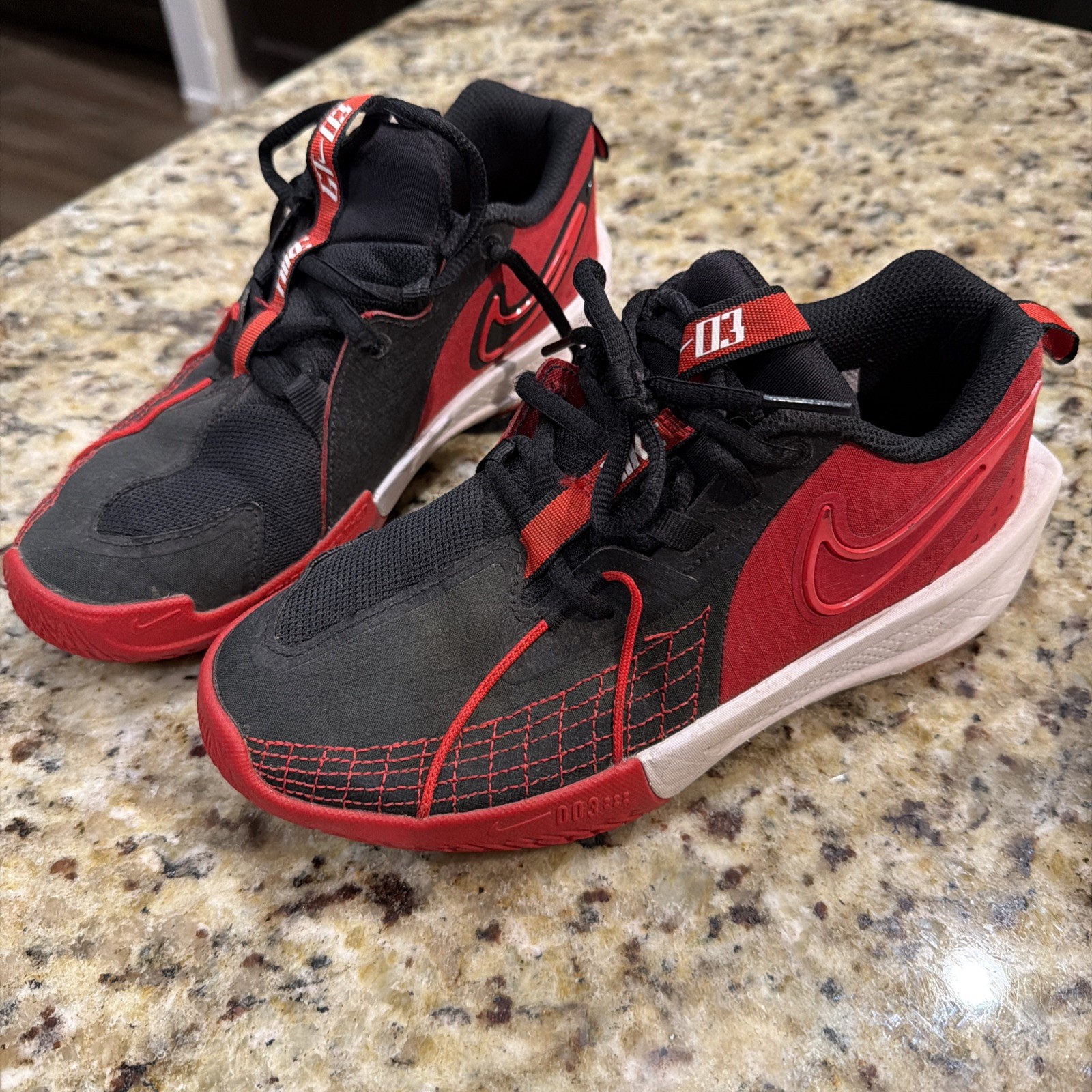 Zapatos de baloncesto Nike GT Cut 3 GS para niños grandes CRIADOS negros rojos juveniles 4 años FD7033-002