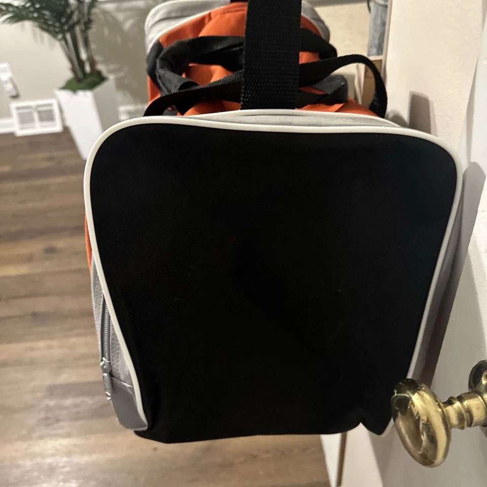 Bolsa de viagem Adidas feita no Vietnã - Imagem 2 de 4