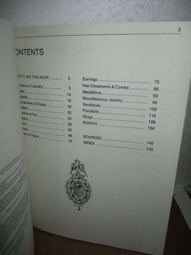 Jewelry: A Pictorial Archive of Woodcuts & Engravings by Harold H. Hart (1981, P - Foto 7 di 9