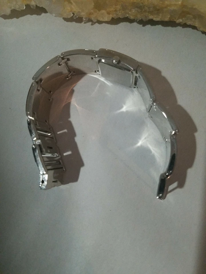 Reloj pulsera Nine West panel plata con batería nueva Foto 3 de 4