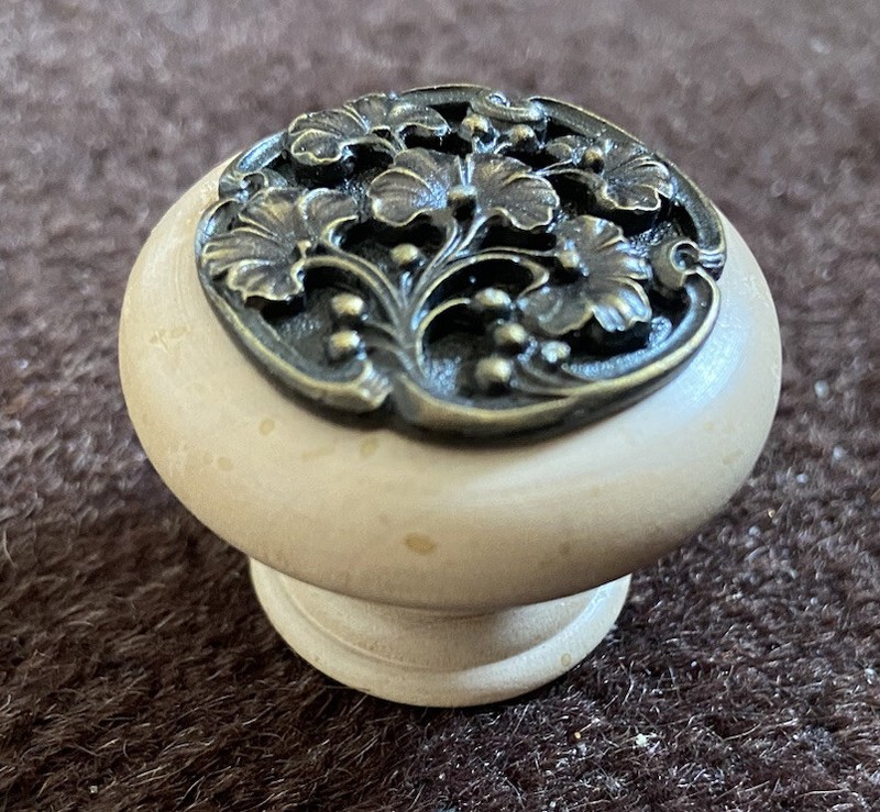 Notting Hill - NHW-702N-AB - Ginkgo Berry Wood Knob in Antique Brass /Natural wo