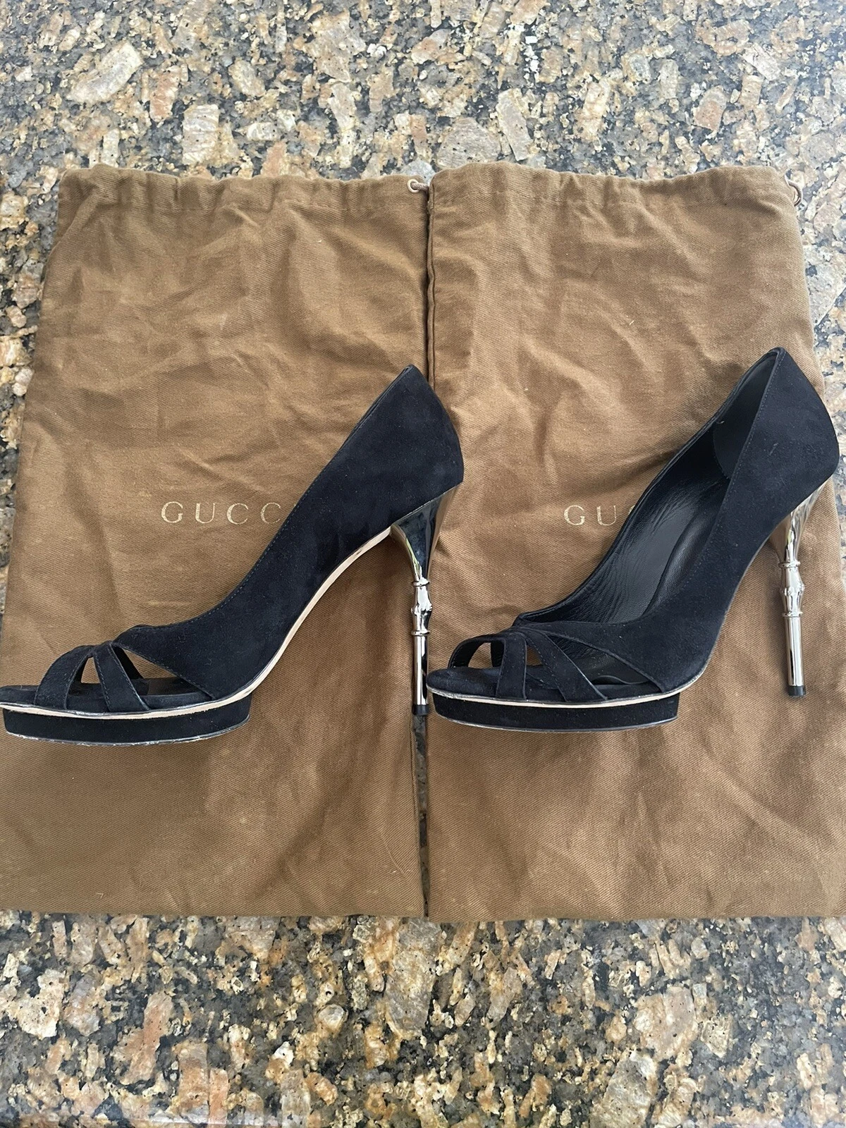Chaussures femme Gucci sexy talon haut platine pointure 36,5 cuir bout ouvert daim italien