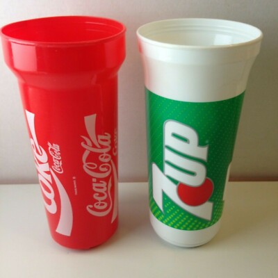 SET 2 BECHER TASSE - COCA COLA - 7UP - VINTAGE