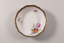 Meissen Sch&auml;lchen A-Kante rund  Blume 5 seitlich 1. Wahl &Oslash;10,5cm