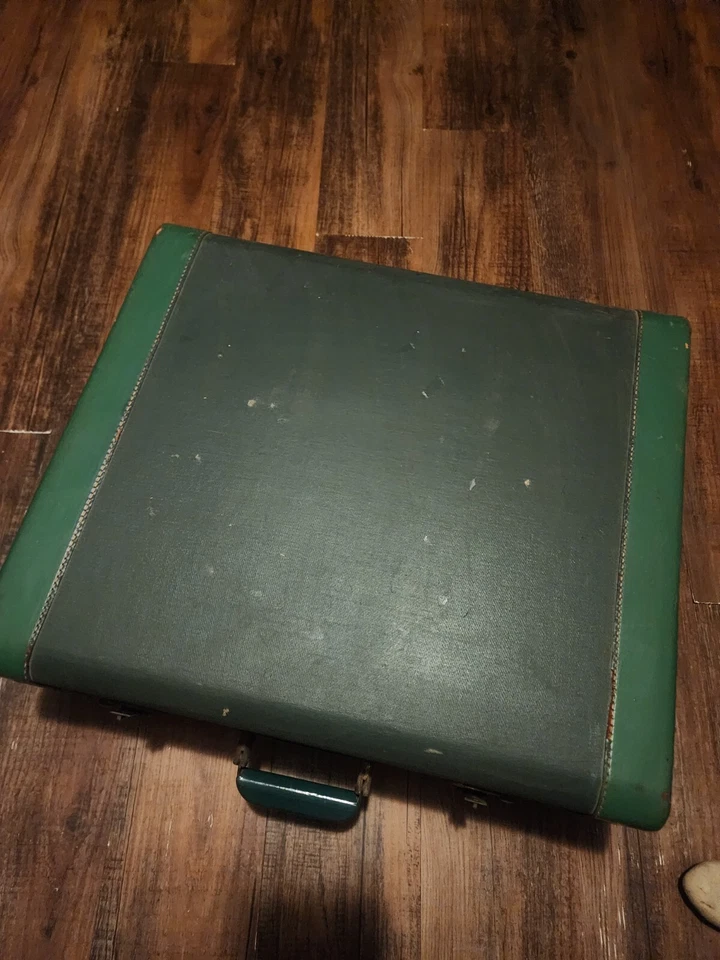 Rare Find! 1950 White star luggage vintage suitcase - Image 2 of 4