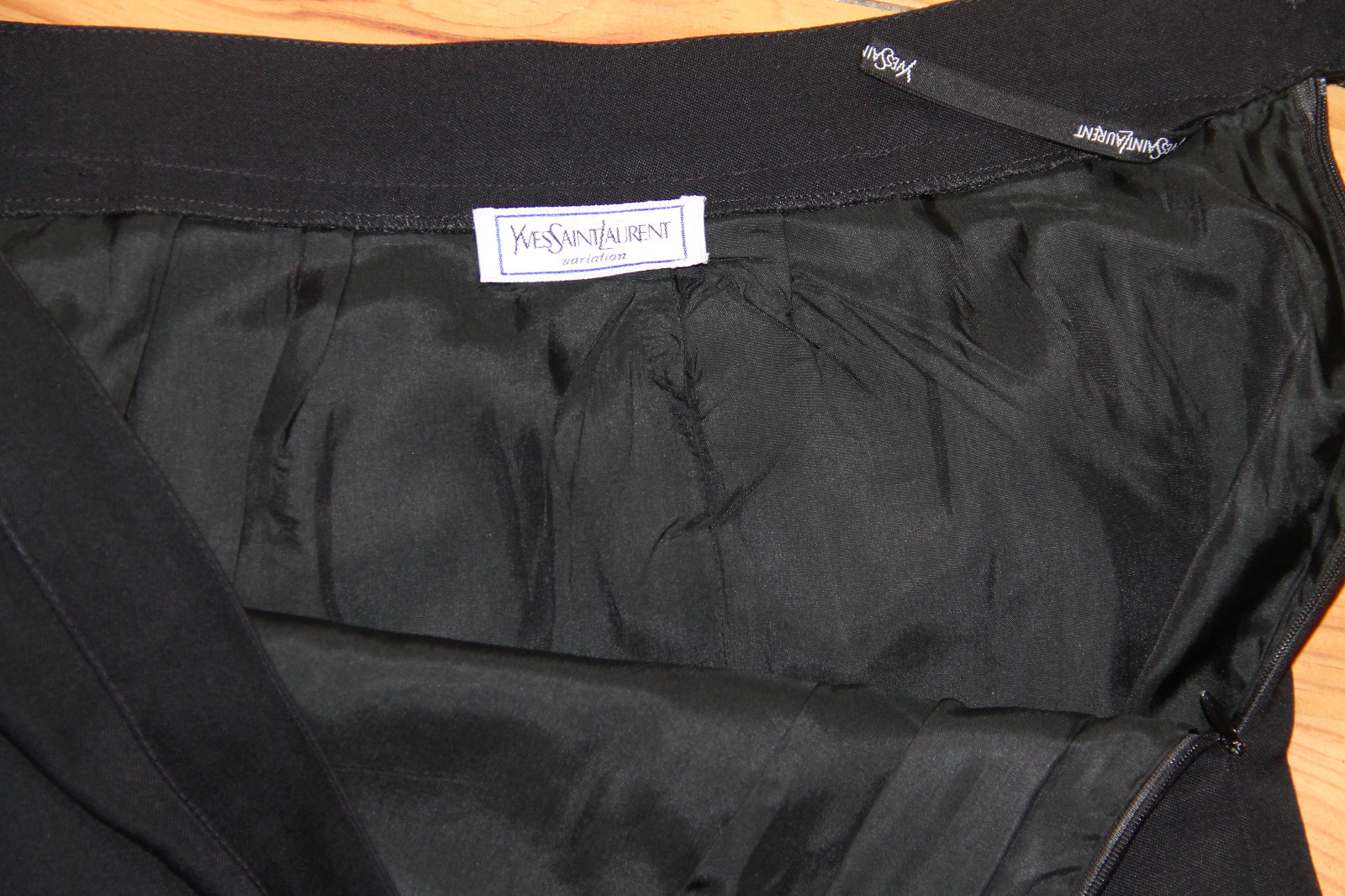 jolie jupe crayon laine noire YVES SAINT LAURENT variation T 38 (M) COMME NEUVE