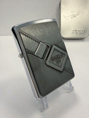 ORIGINAL Zippo Feuerzeug BARRETT SMYTHE BUCKLE UP SURPRISE Brushed Chrome 2000 NEU