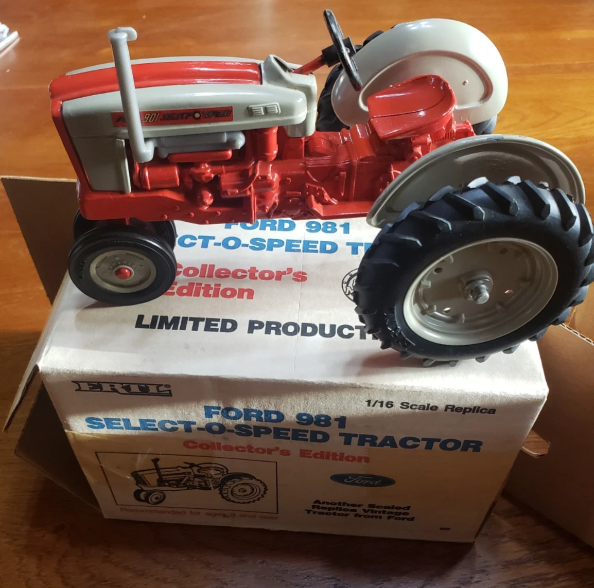 1:16 Ford Tractor Vintage Manufacture Diecast Farm Vehicles for