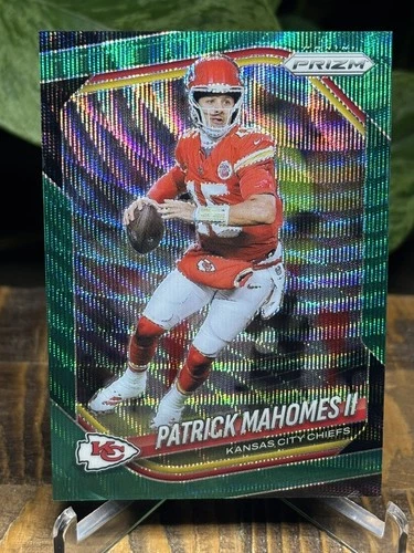 🔥 2025 Panini Prizm Patrick Mahomes II Green Wave Prizm #26 🔥