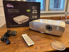 BenQ W2000 Full HD 1080p Home Cinema Projector 2000 Lumens with new lamp!