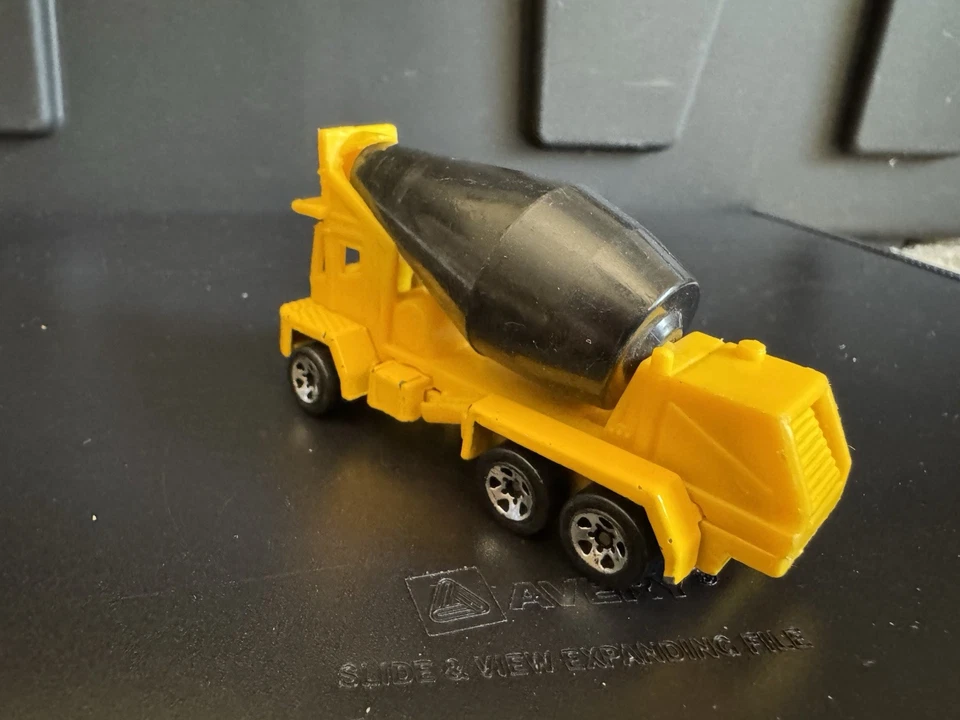 Vintage 1991 Hot Wheels Cement Mixer Truck – Yellow/Black Barrel – Malaysia - Image 2 of 4