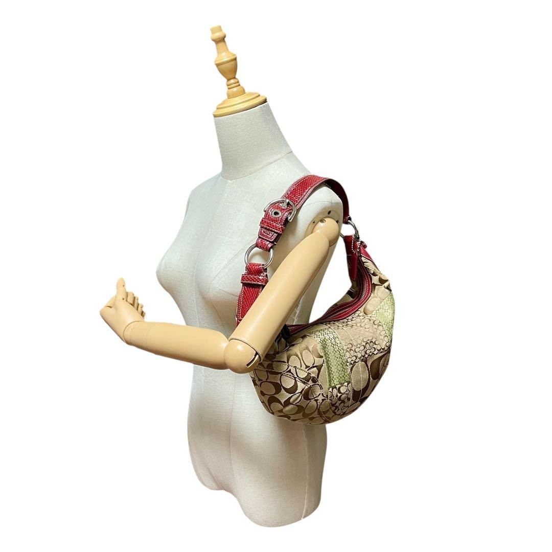 Beautiful condition COACH Patchwork Hobo One Shou… - image 2