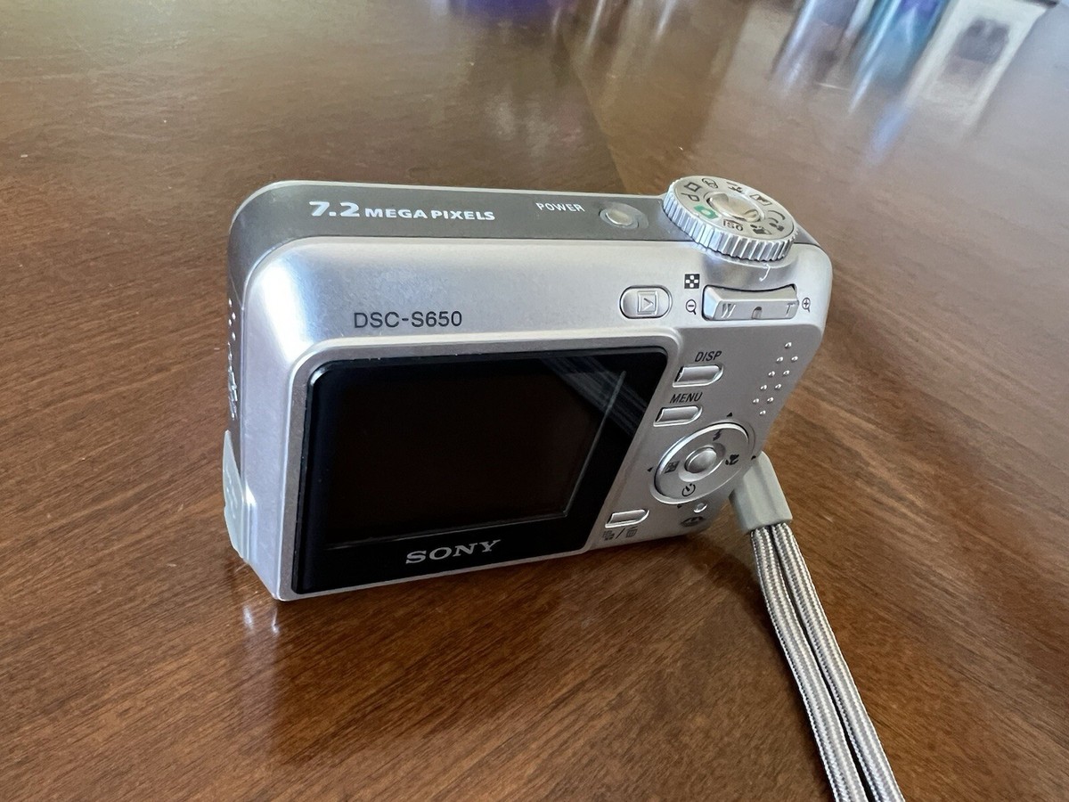 BROKEN Sony Cybershot DSC-S650 Digital Camera 7.2MP 3x Optical
