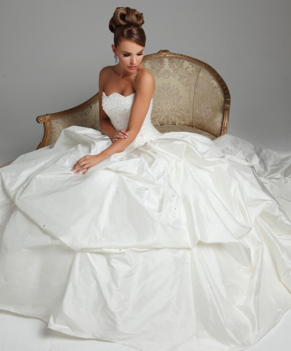 15 🔴 Arabella by Hollywood Dreams Size 10 Ivory Silk Wedding