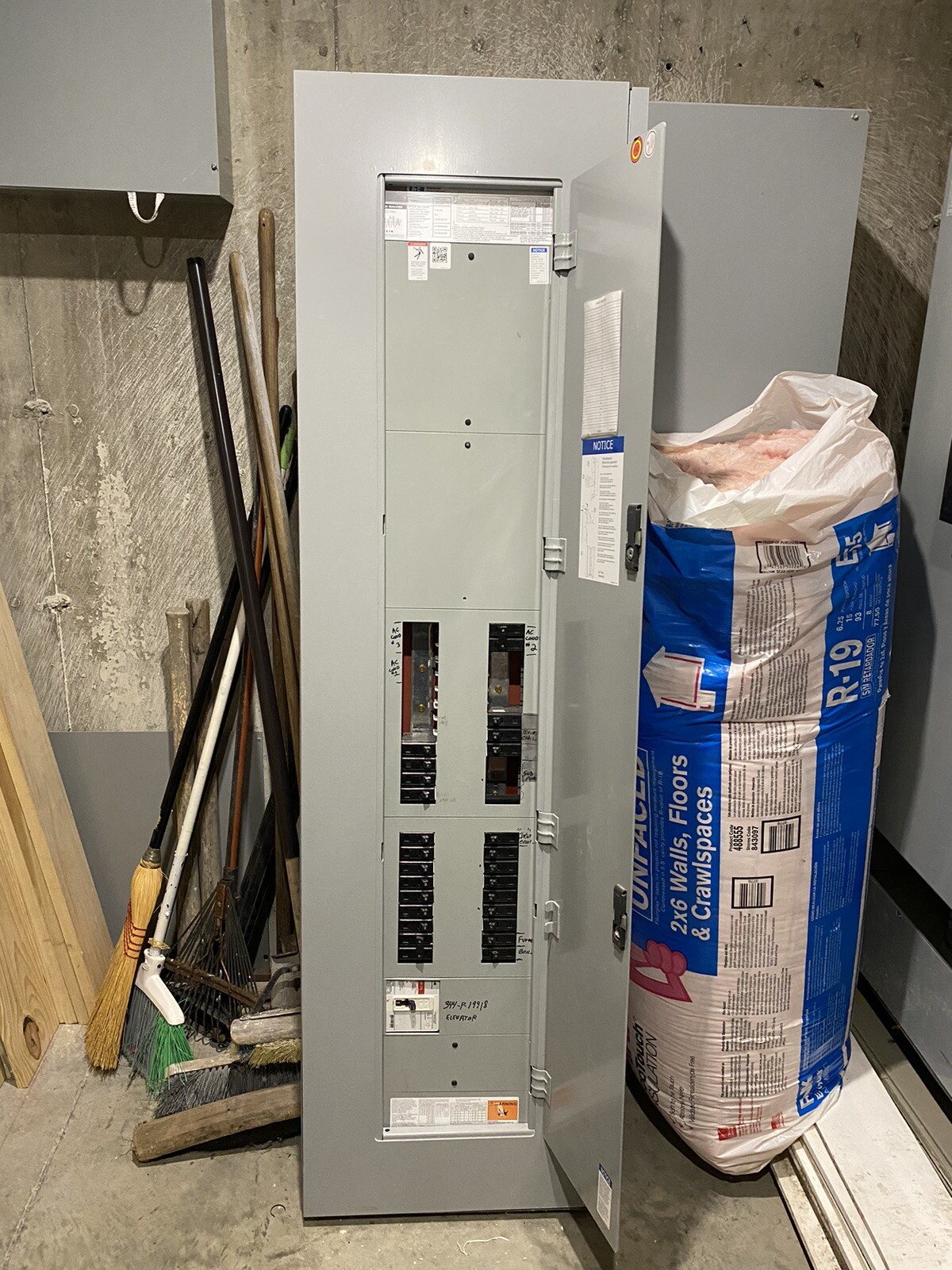 EATON CUTLER HAMMER 400 AMP 208/120 3 PHASE MAIN BREAKER 42 CIRCUIT