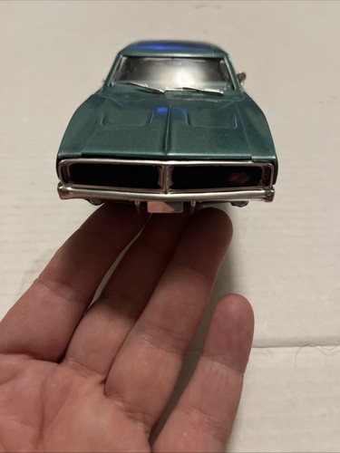 1969 Dodge Charger R/T Built Plastic Model By Revell Monogram 1997 Custom 1/25 - Picture 6 of 17
