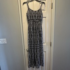 Forever 21 women’s S black and white patterned sleeveless maxi dress