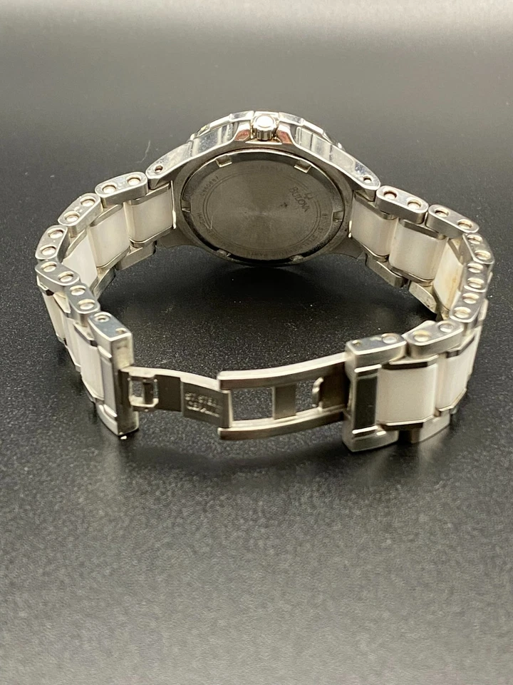 Mujer Bulova Cerámica en Tono Plata Diamantes Blancos Acero Inoxidable 100% Legítimo Foto 3 de 4