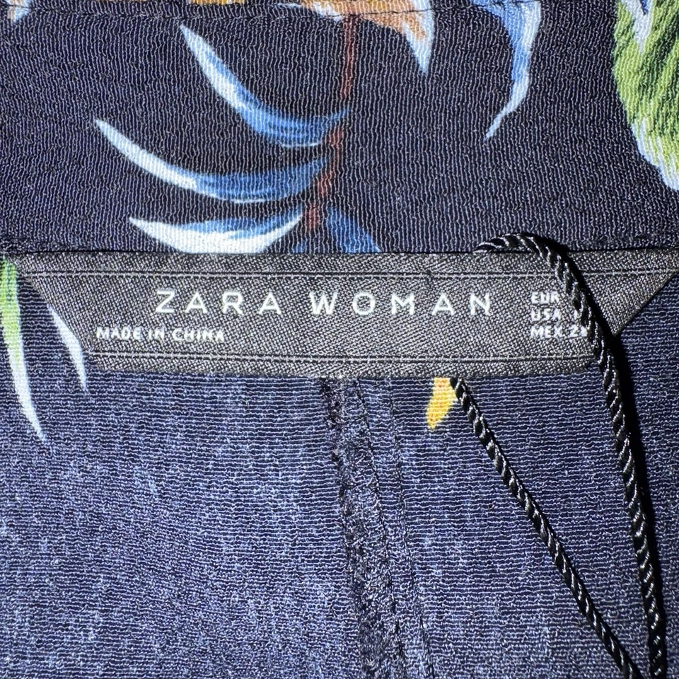 Mono Mujer Zara XS Negro Floral Crepé Tejido Blanco Ribete Bolsillos Foto 3 de 4