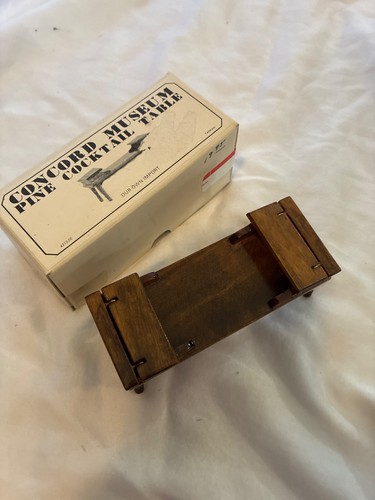 Casa de Muñecas Museo de la Concordia, Mesa de Cóctel de Madera de Pino, Exc, con caja. - Imagen 7 de 7