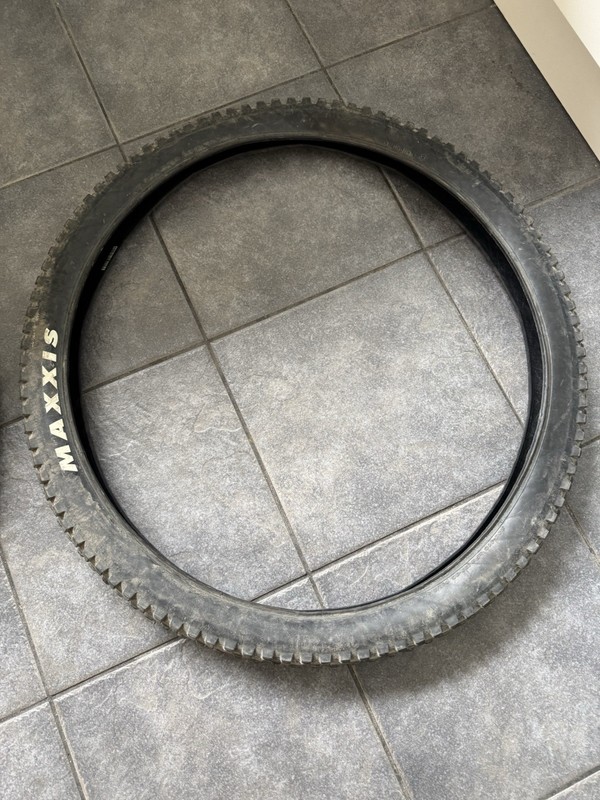 Set Of Maxxis Minion Tires 27.5 DHRII and DHF