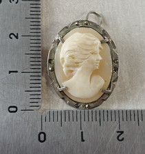Ancien pendentif / broche camée, décor marcassite, en argent