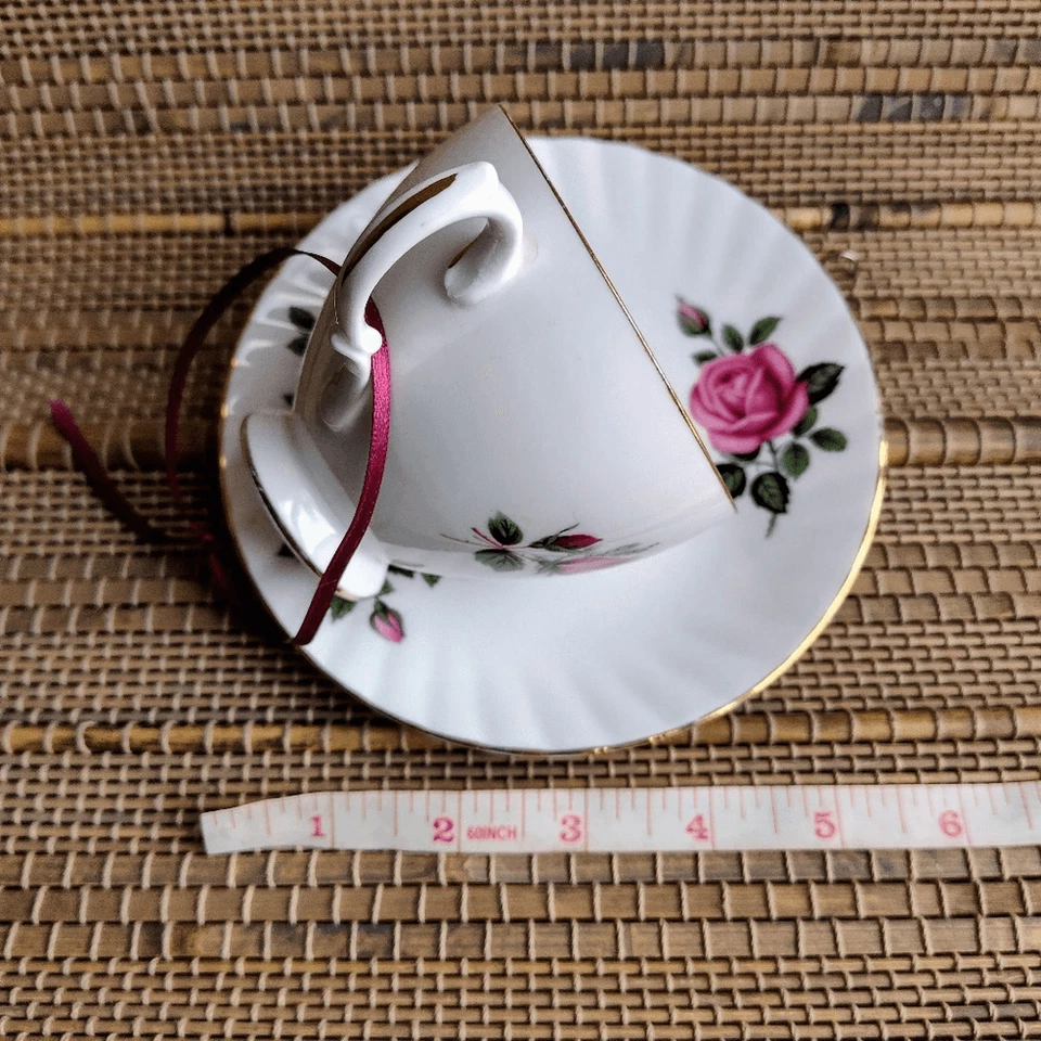 Juego de tazas de té vintage de porcelana fina de hueso de la reina Foto 2 de 4