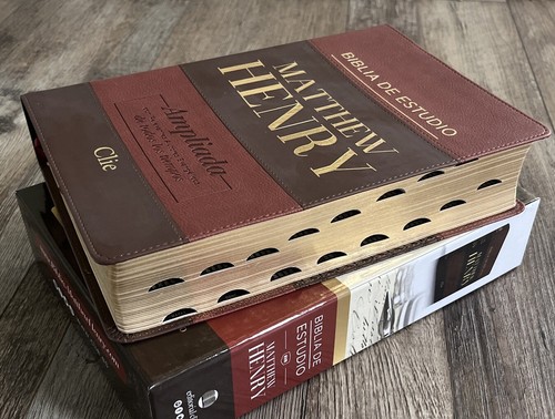BIBLIA DE ESTUDIO MATTHEW HENRY AMPLIADA RVR IMI PIEL CAFE CON INDICE
