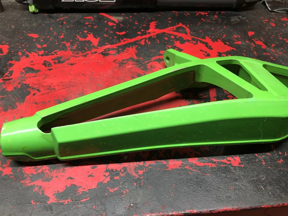 Husillo izquierdo Arctic Cat ZR 6000 R XC 4000 XF 8000 9000 12 13 14 15 16 17 18 OEM Foto 3 de 4