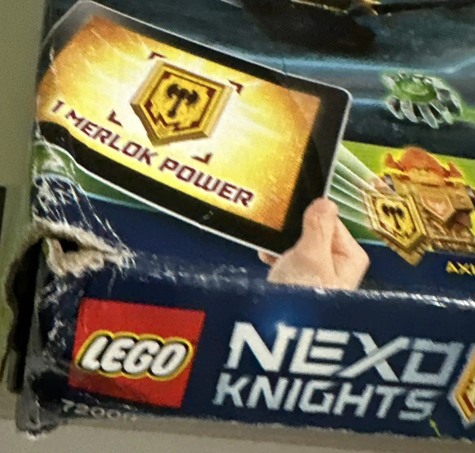 Nuevo LEGO NEXO KNIGHTS: Axl's Rolling Arsenal (72006) (CAJA DAÑADA) Foto 2 de 4