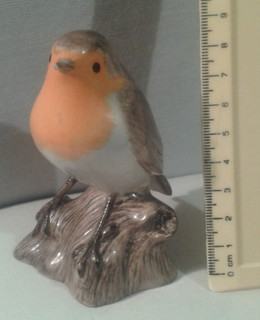 Ceramic Robin Ornament Bird Figurine Decorative Collectable Hand Painted 9cm