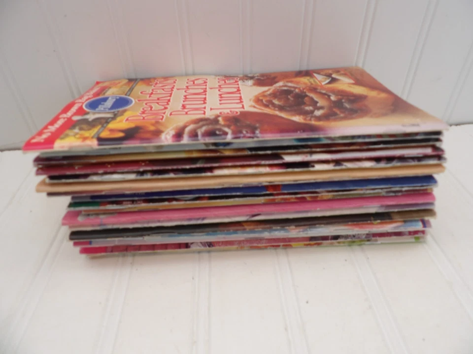 Set of 18 Pillsbury Small Paperback Grocery Store Recipe Cookbooks - Image 3 of 4