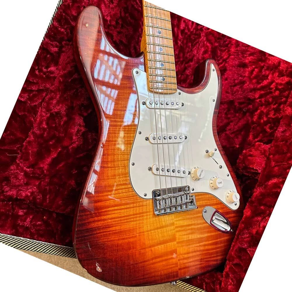 2012 Fender Select Stratocaster Electric Guitar w Case Pre Owned