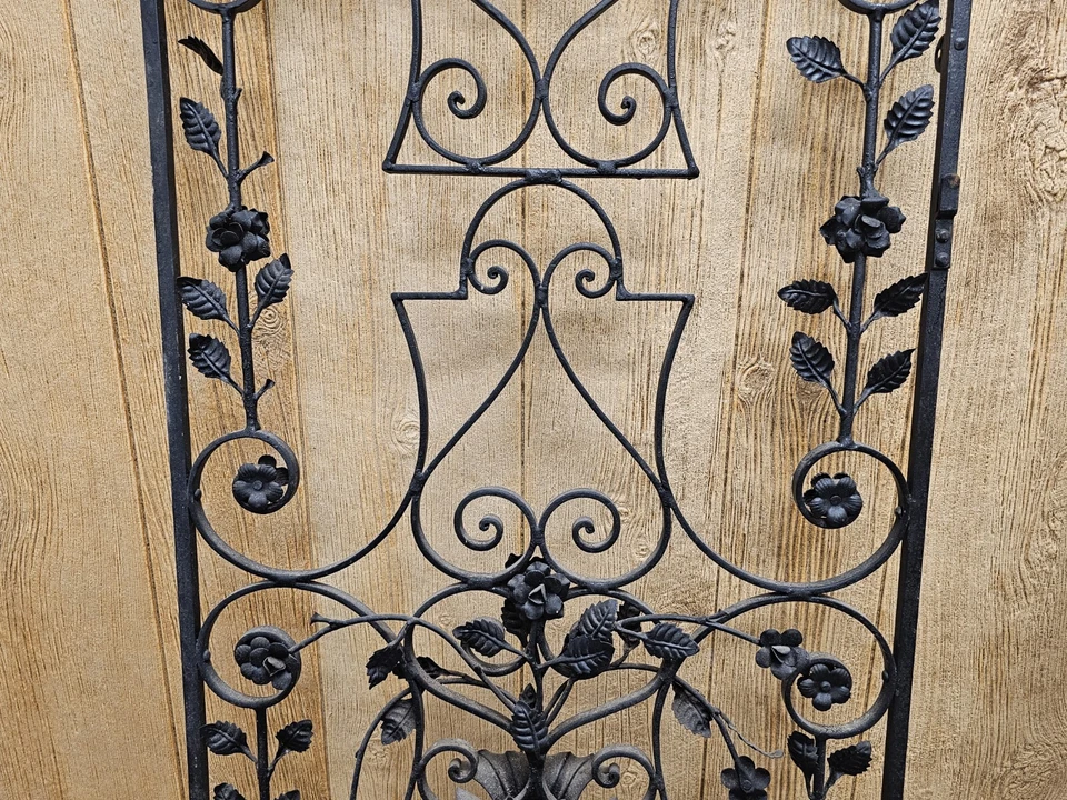 Puerta antigua de hierro forjado con diseño floral 3D ornamentado Foto 4 de 4