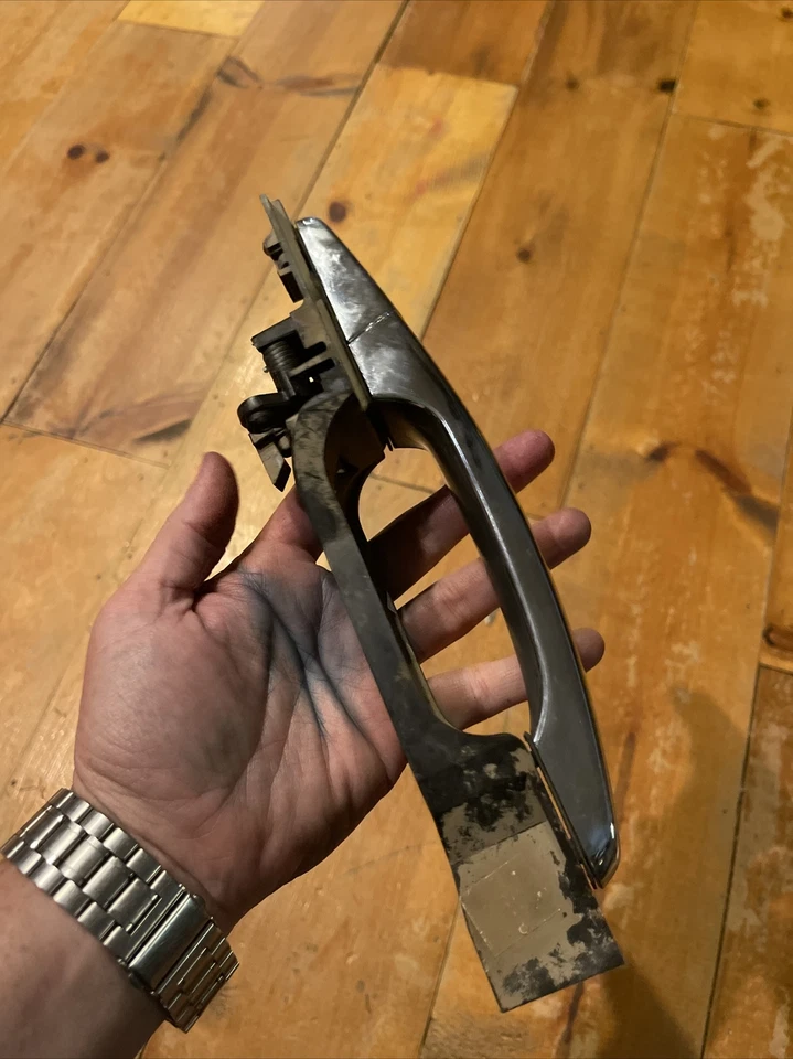 Chevrolet Traverse 2009 2017 puerta trasera exterior manija de puerta izquierda 15786207 OEM Foto 2 de 4