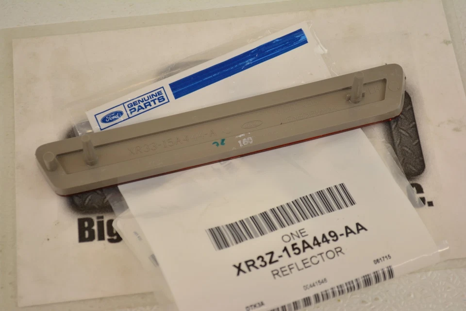 Parachoques trasero Ford Mustang 1999-2004 reflector rojo lado del conductor izquierdo fabricante de equipos originales nuevo Foto 2 de 2