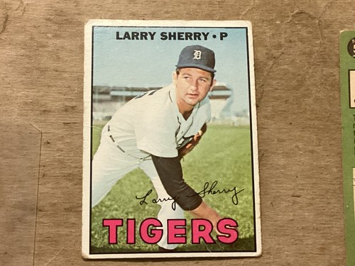 1967 Topps High Number #571 Larry Sherry - EX+ - Lite Corner Wear - No Creases -