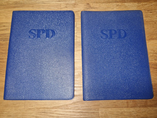 Alte SPD Mitgliedsbücher 2 Stück 1972 Ortsverein Nord Dachbodenfund