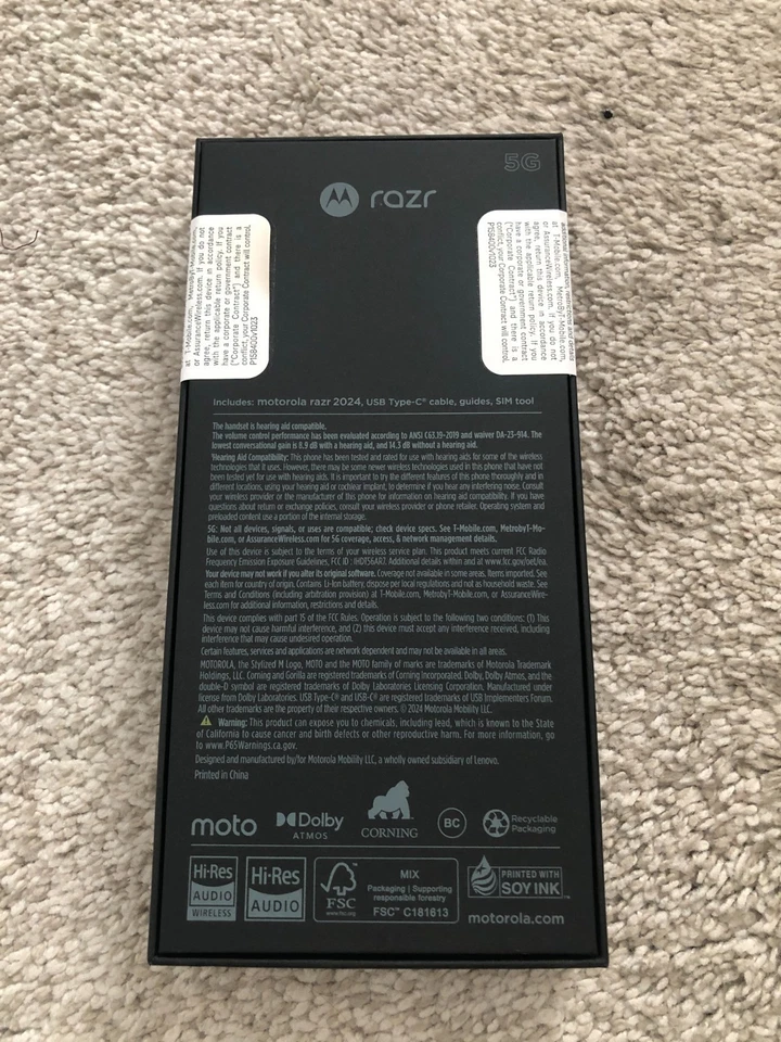 Moto Razr 2024 256GB New in Sealed Box for Metro by T-Mobile - Image 2 of 4