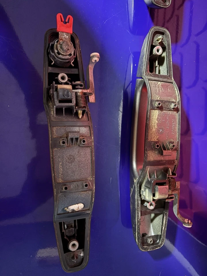 2007 雪佛兰郊区门把手(右后缺失) — 第 3/4 张图片